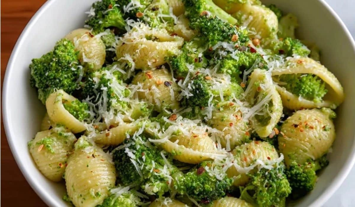 Light and Healthy Broccoli Pasta served with fresh broccoli and pasta shells